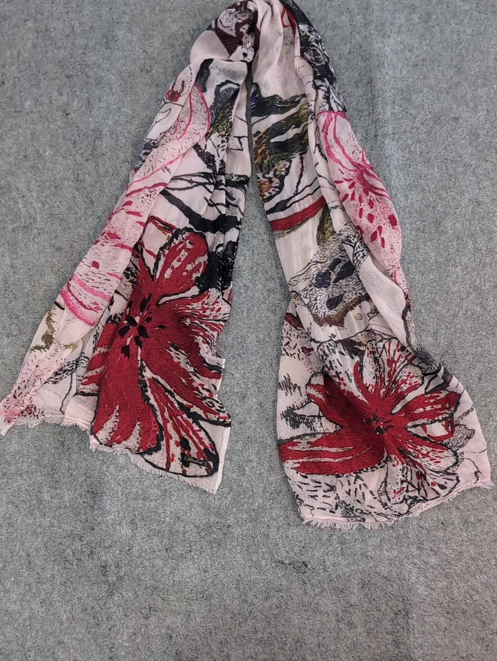 Floral Print Lightweight Scarf in Pink and Red